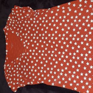 Red v-neck with 🌟